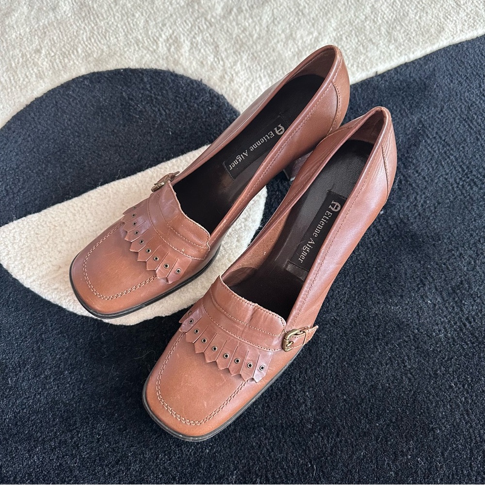 CUTEST VINTAGE Etienne Aigner Brown Loafers Heels With Fringe Detailing